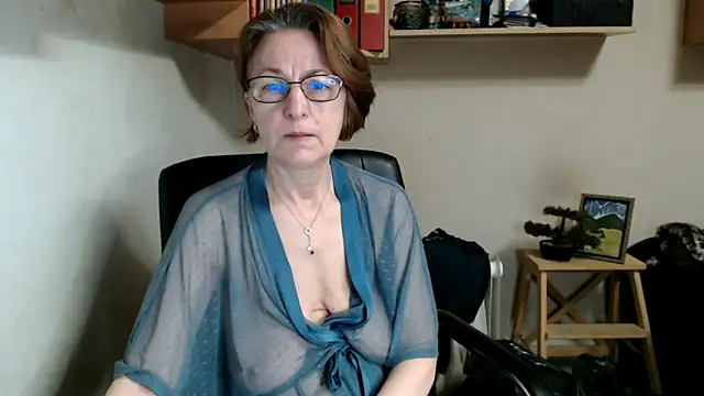 katemodel online show from June 13, 2026, 6:22 am