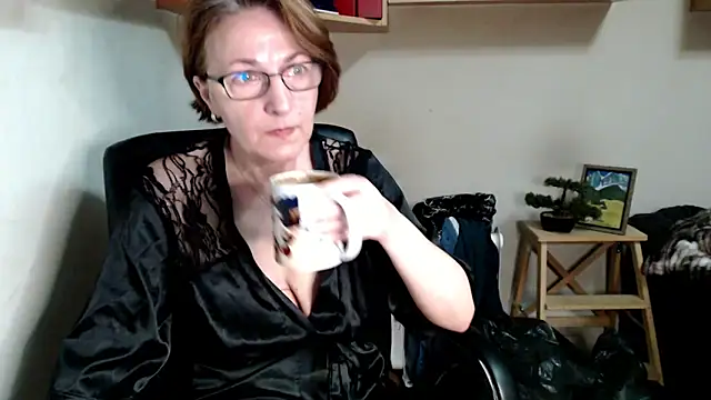katemodel online show from June 10, 2026, 6:25 am