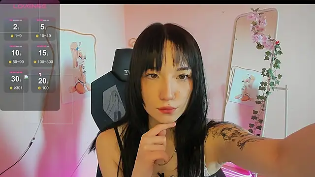 AliceeinWonderlanddd online show from April 30, 2026, 1:45 am