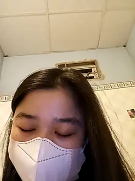 Snapshot of Daisy-lusia2026 chatting on April 15, 2026, 10:21 pm Daisy-lusia2026 online show from April 15, 2026, 10:21 pm
