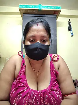 Snapshot of Curvy_Trisha chatting on June 17, 2026, 7:35 pm Curvy Trisha online show from June 17, 2026, 7:35 pm