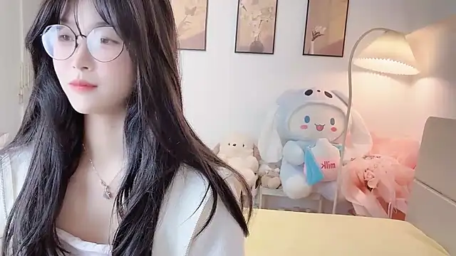 Luminous4173 online show from April 21, 2026, 8:32 am