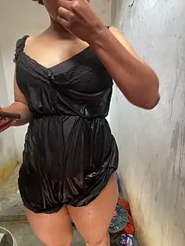 Snapshot of exoticshruti chatting on May 17, 2026, 7:52 am exoticshruti online show from May 17, 2026, 7:52 am