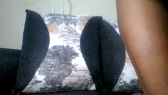 Littlegoddess19 online show from April 22, 2026, 6:20 am