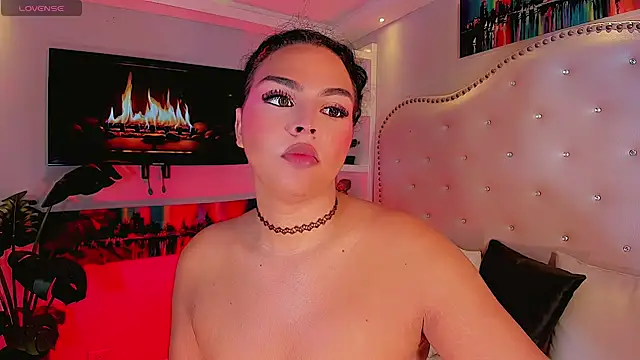 Maia Hotts online show from July 31, 2026, 7:55 pm