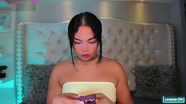Maia Hotts online show from July 5, 2026, 8:05 pm