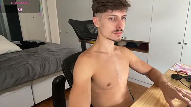 vitoraugustoxxx online show from February 2, 2026, 6:40 pm