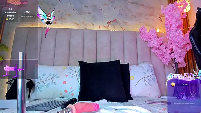 PixzyMartinez online show from June 10, 2026, 1:34 pm