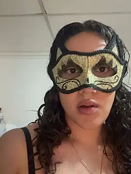 ineesdelreyy online show from April 9, 2026, 8:26 pm