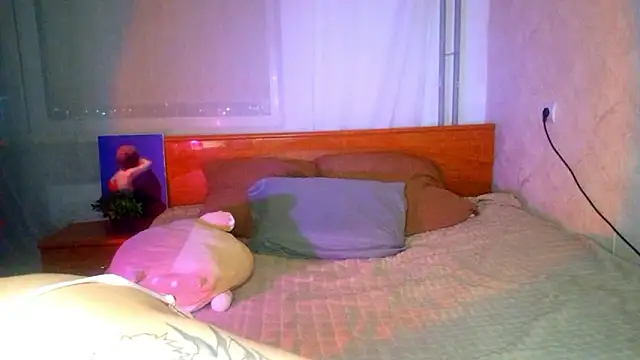 Kira Chain online show from February 1, 2026, 1:04 am