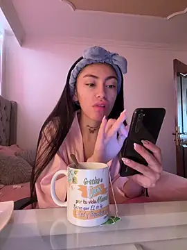 Bonny Eva online show from May 26, 2026, 1:42 pm