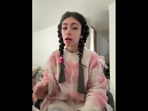 Bonny Eva online show from August 5, 2026, 12:54 pm