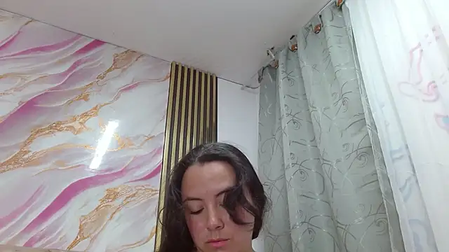 ElaMurray02 online show from April 27, 2026, 12:36 pm