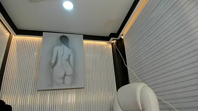 VenusColeman  online show from February 21, 2026, 8:33 pm