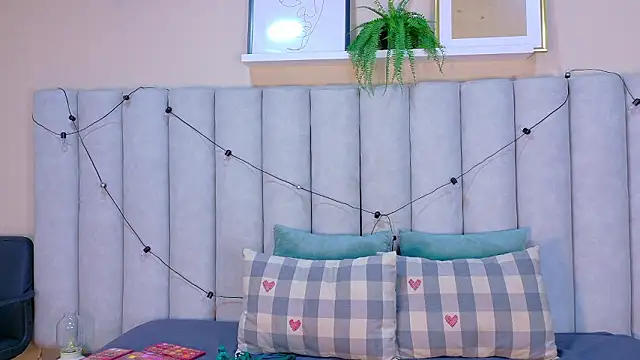 AnnieRouse   online show from March 17, 2026, 11:46 am