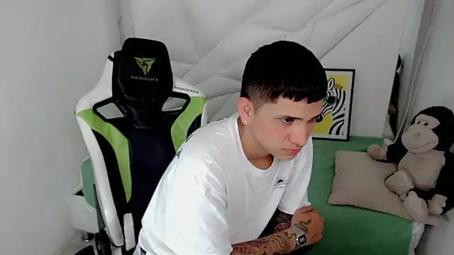 Black diamondd  online show from February 4, 2026, 1:06 pm