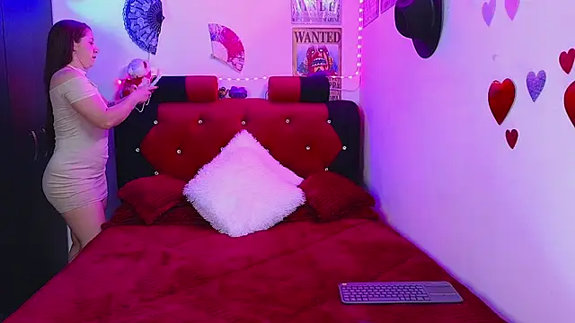 sara-smi online show from May 4, 2026, 8:44 pm