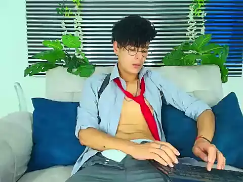 ThiiagoSaeenz online show from February 11, 2026, 4:07 pm