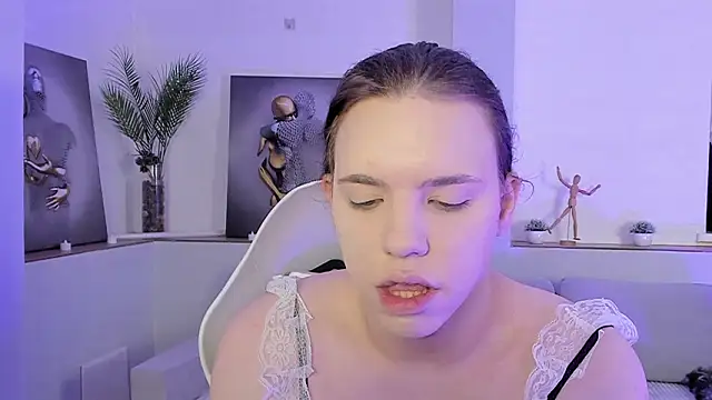 Snapshot of Madison_dolly chatting on February 10, 2026, 2:10 am Madison dolly online show from February 10, 2026, 2:10 am