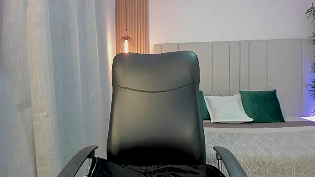 Victoria Rosee online show from June 3, 2026, 2:33 pm