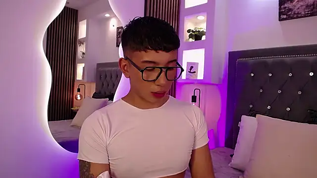 Snapshot of Fancy_Vixen chatting on March 14, 2026, 4:29 am Fancy Vixen online show from March 14, 2026, 4:29 am