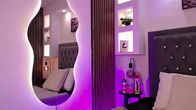 Snapshot of Fancy_Vixen chatting on March 27, 2026, 3:48 am Fancy Vixen online show from March 27, 2026, 3:48 am