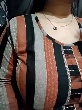 Snapshot of PARI51 chatting on March 18, 2026, 7:37 pm PARI51 online show from March 18, 2026, 7:37 pm