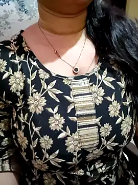 Snapshot of PARI51 chatting on March 11, 2026, 8:36 pm PARI51 online show from March 11, 2026, 8:36 pm