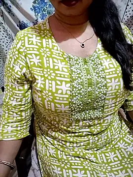 Snapshot of PARI51 chatting on March 10, 2026, 8:46 pm PARI51 online show from March 10, 2026, 8:46 pm