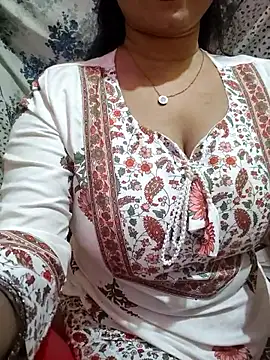 Snapshot of PARI51 chatting on March 6, 2026, 8:26 pm PARI51 online show from March 6, 2026, 8:26 pm