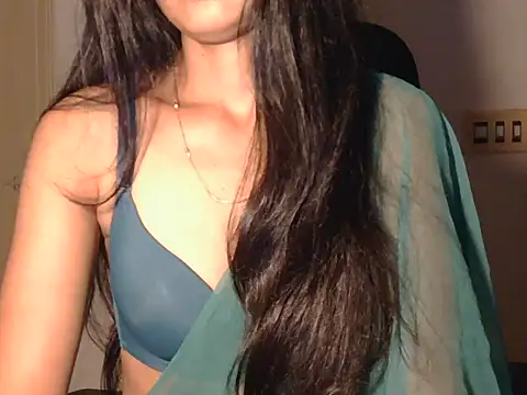 Snapshot of Qute_flora chatting on June 8, 2026, 6:19 pm Qute flora online show from June 8, 2026, 6:19 pm