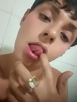 Snapshot of sirenitamua chatting on April 8, 2026, 5:20 am sirenitamua online show from April 8, 2026, 5:20 am