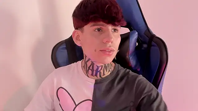 Snapshot of Angel_eros_ chatting on March 20, 2026, 5:19 am Angel eros online show from March 20, 2026, 5:19 am