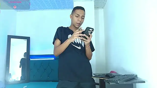 hotboyluxe online show from June 25, 2026, 5:34 am