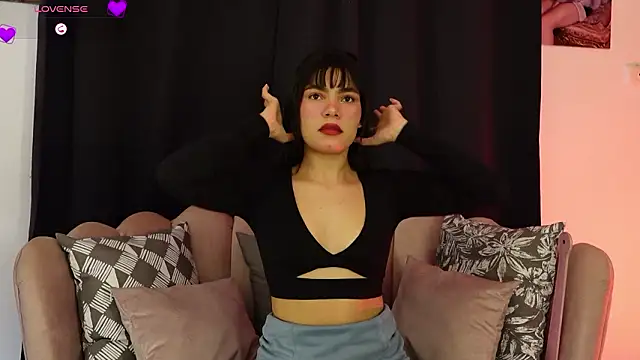 dakotacollins  online show from February 2, 2026, 9:14 pm