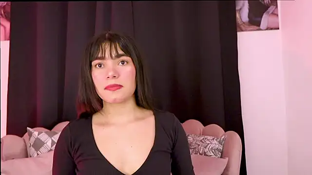 dakotacollins  online show from May 8, 2026, 2:04 am