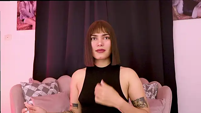 dakotacollins  online show from June 11, 2026, 1:38 am