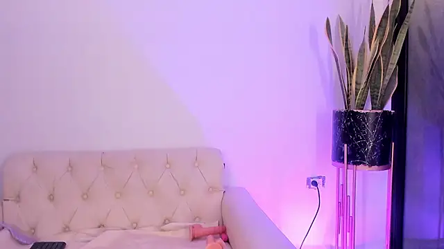 liorah wolf online show from February 25, 2026, 8:41 pm