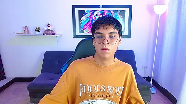 Maecum18 online show from May 4, 2026, 8:55 pm