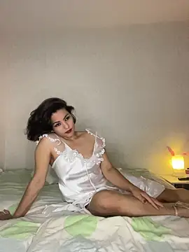 eva luz online show from July 19, 2026, 12:35 pm