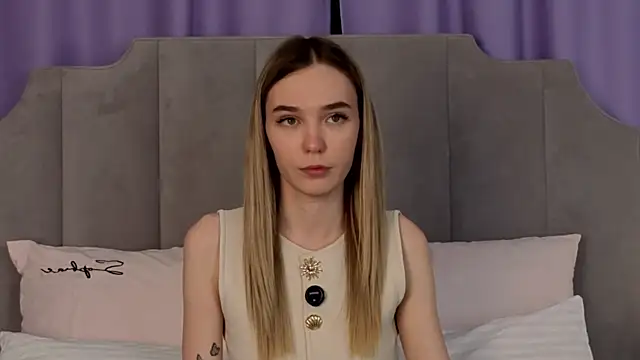 NikkiRyx online show from May 4, 2026, 8:00 pm