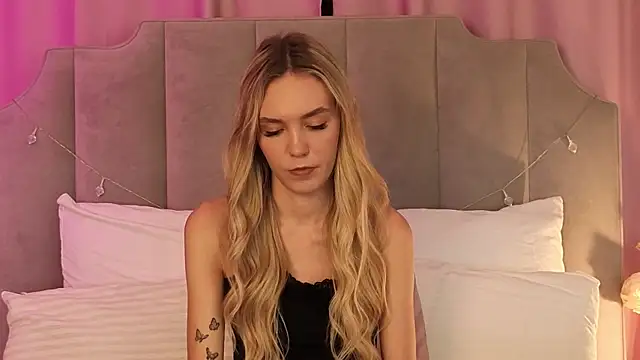 NikkiRyx online show from August 8, 2026, 4:25 pm