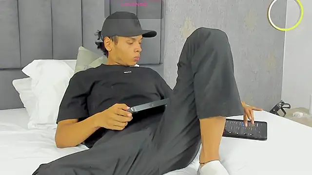 Alejandroo Montenegro online show from March 16, 2026, 2:41 am