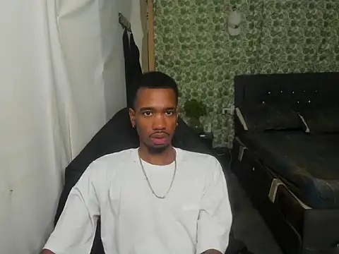 Snapshot of Kofi_exotic_2 chatting on June 17, 2026, 12:32 am Kofi exotic 2 online show from June 17, 2026, 12:32 am