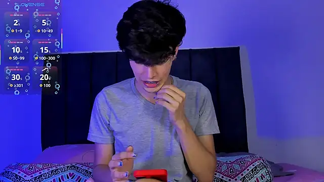 axxxel twink online show from April 28, 2026, 2:27 am