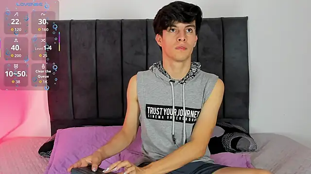 axxxel twink online show from April 21, 2026, 1:42 am