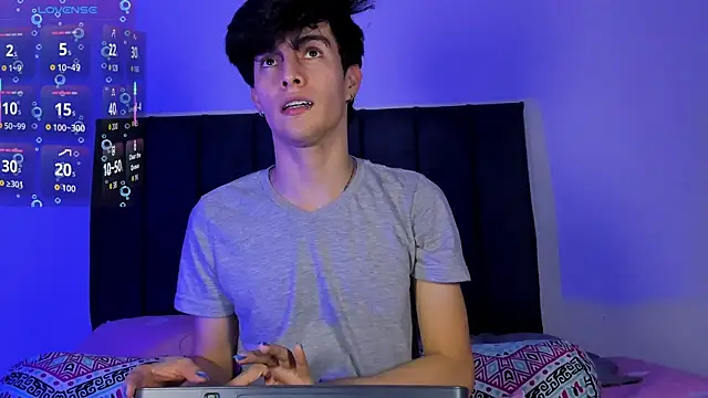 axxxel twink online show from April 28, 2026, 2:21 am