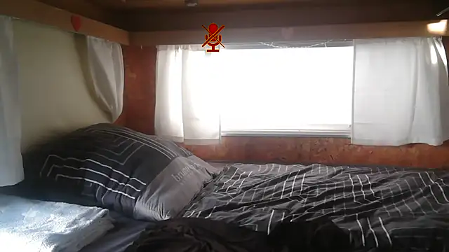 Sylly online show from October 14, 2025, 6:36 am