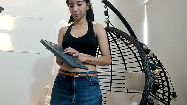 Emily bruss online show from June 18, 2026, 8:47 pm