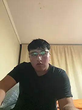 Snapshot of luchooo18 chatting on April 6, 2026, 3:24 am luchooo18 online show from April 6, 2026, 3:24 am